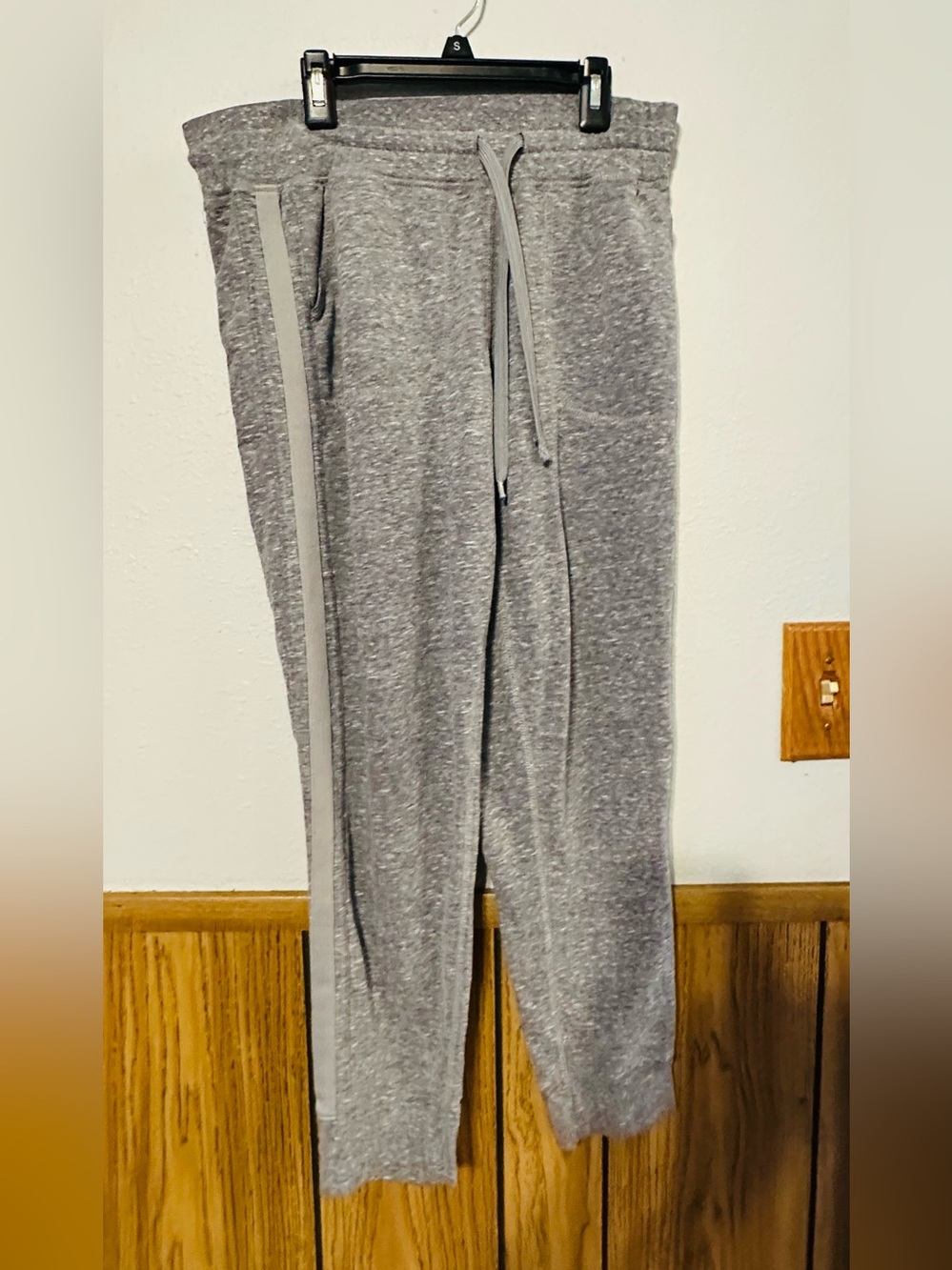 Danskin Now women size MEDIUM (8-10) Gray Active Joggers sweatpants